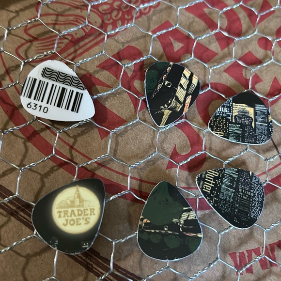 Trader Joe’s recycled gift card pvc guitar pics city scape - Picture 2 of 2